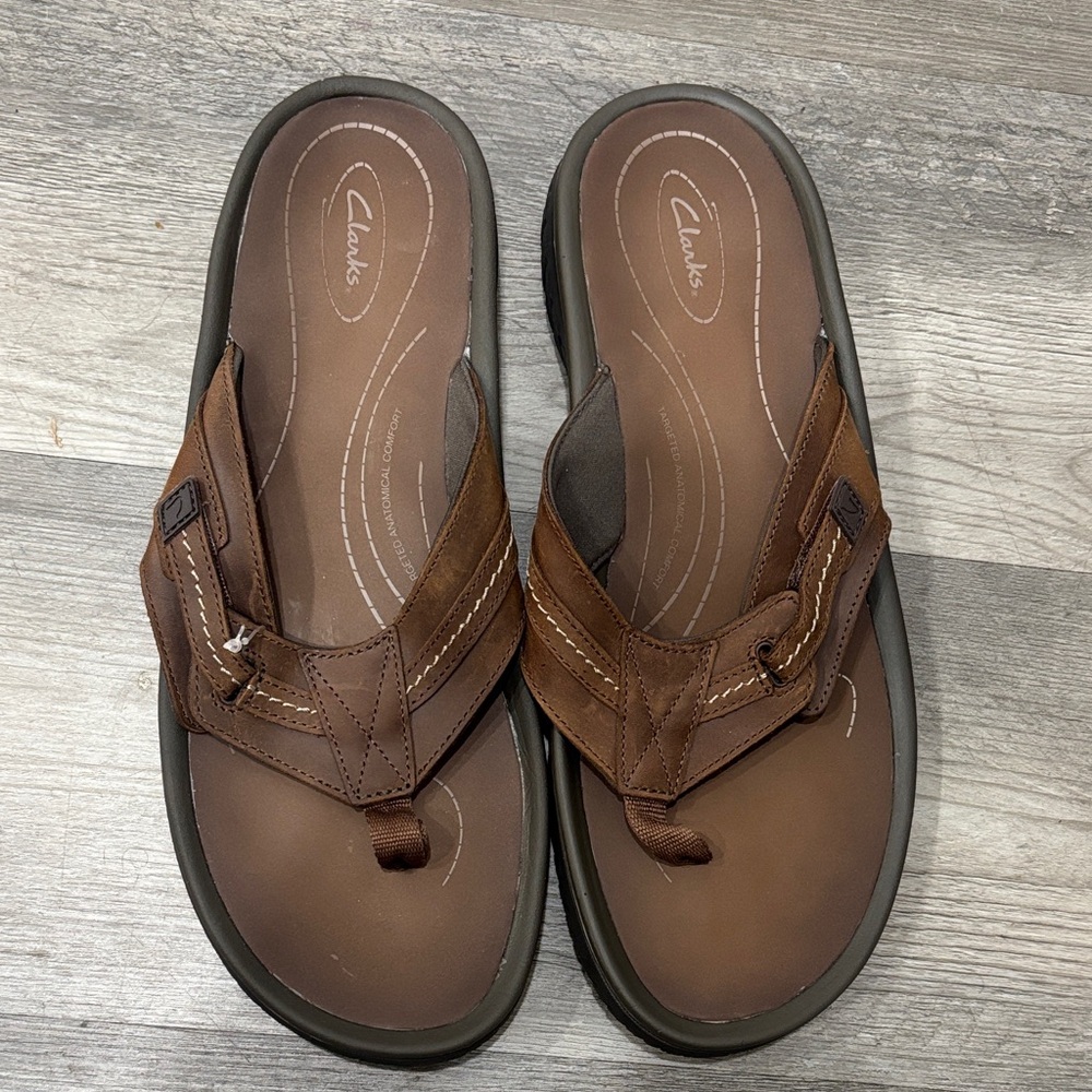 Clarks Men's Brown Leather Flip-Flops